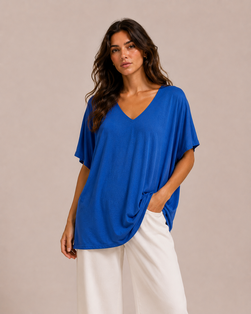 SOFÍA | BLUSA AZUL CÓMODO Y ELÁSTICO CON CUELLO EN V