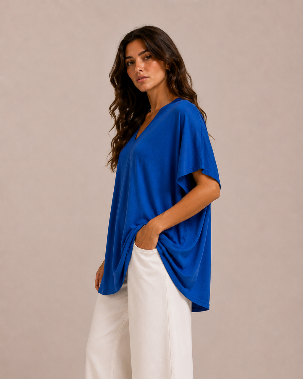 SOFÍA | BLUSA AZUL CÓMODO Y ELÁSTICO CON CUELLO EN V