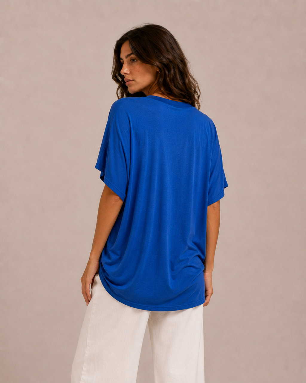 SOFÍA | BLUSA AZUL CÓMODO Y ELÁSTICO CON CUELLO EN V