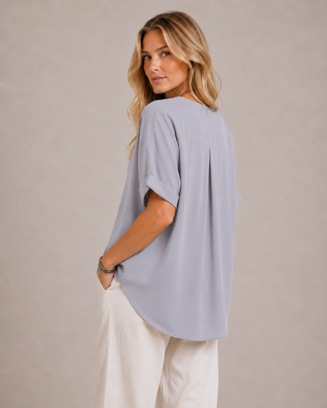 DANIELA | BLUSA LIGERA CON ESCOTE EN V