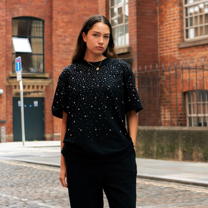 VM | CAMISETA CON PEDRERÍA