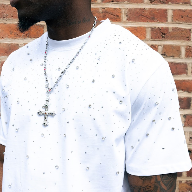 VM | CAMISETA CON PEDRERÍA